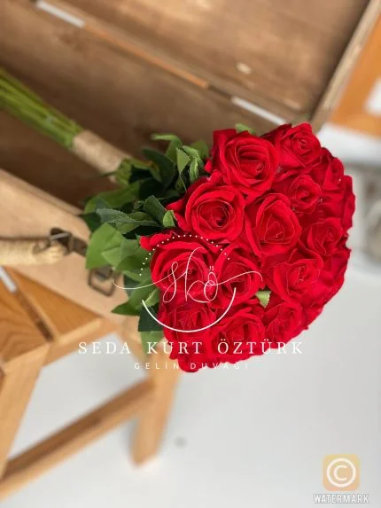 Beyaz Gelin Buketi - Kırmızı Gül